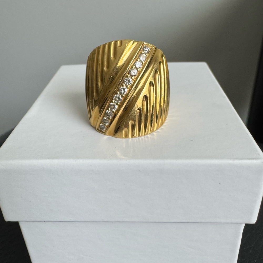 18k Yellow Gold Diamond Band Size 7 heavy